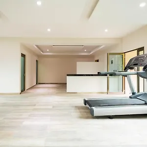 Palmarena & Residences - Long Comfort With Parking, Sauna, Gym & Pool - Steps From 5th Avenue 3*, Playa del Carmen Mexico